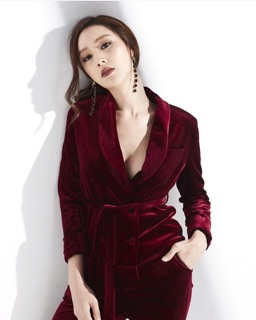 Red Regina Velvet set จากร้าน hamburger studio สาขา สยามซอย2