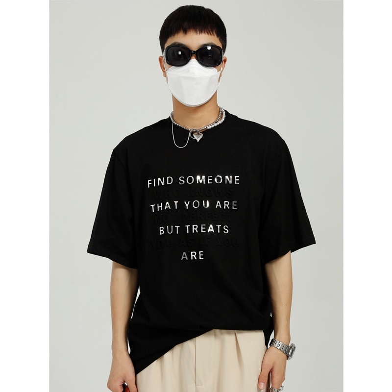 M0004 เสื้อยืดคอกลมแขนสั้น พิมพ์ข้อความที่อกเสื้อ