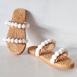 รองเท้าสานผักตบชวาส้นแบน, แตะสีขาวสำหรับใส่เที่ยวหรือเดินในบ้าน  Woman’s Slippers Straw slippers