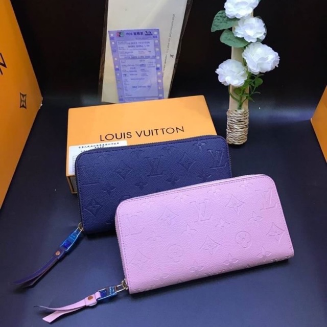 กระเป๋าสตางค์ LV