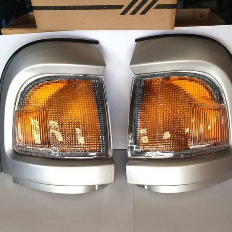 T120ss ไฟเลี้ยวสําหรับรถยนต์ colt t120ss