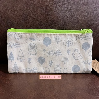 กระเป๋า My Neighbor Totoro Forest Pouch ขนาด 10.5 x 19 ซม. มีช่องใส่ของหลายช่อง เปิดกว้างได้