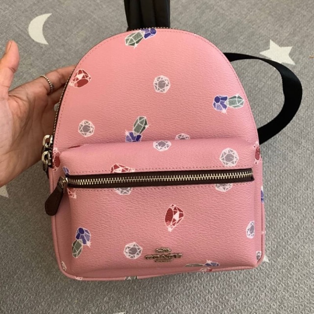 (ผ่อน0%) กระเป๋า เป้มินิ สีชมพู DISNEY X COACH MINI CHARLIE BACKPACK WITH SNOW WHITE F72817