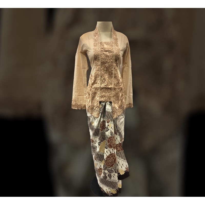 !️ NYONYA EMBROIDERED KEBAYA