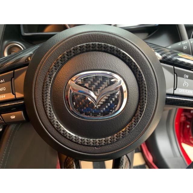 วงกลมครอบกลางพวงมาลัยสีคาร์บอนเคฟล่า Mazda 2,3,CX-3,cX-5 SkyActive ปี 2018-2019