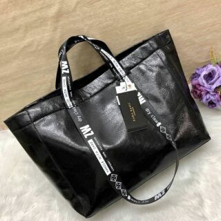 New in!!! ZARA HANDLE BAG
Best seller !!!
พร้อมส่ง รุ่นใหม่ล่าสุดปี 2018 ค่ะ!!!
กระเป๋าหิ้วแบบถือ