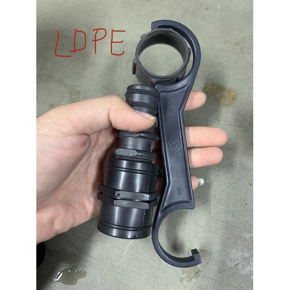 สำหรับท่อ/ข้อต่อ LDPE เท่านั้น‼️ประแจขันฝาล็อคท่อพีอี ยี่ห้อ Super Product รุ่น K ขนาด 25x32 mm. [แพ็ค 1 ตัว] - รูปที่ 2