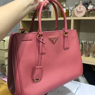 Prada แท้ 33 cm งดต่อราคาค่ะ :)