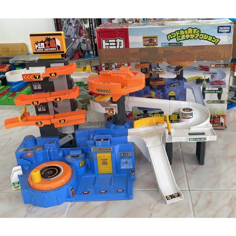 รางรถเหล็ก Tomica factory