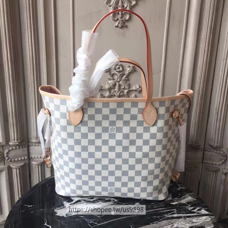 white neverfull lv