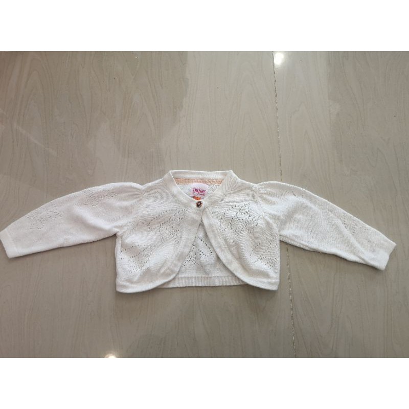 เสื้อคลุมคาดิแกนครึ่งตัวของเด็ก สีขาวนวล
แบรนด์​TED BAKER
ไซส์​6/9เดือน ราคา100บาท