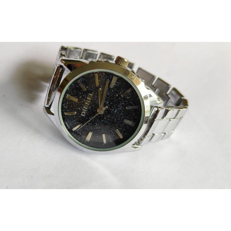 นาฬิกาแบรนด์DIESELหน้าปัดสีดำสายสแตนเลสของแท้มือสองสภาพสวย