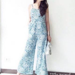 ส่งฟรีจั้มสูททรงสวยใส่ออกมาน่ารักจ้า