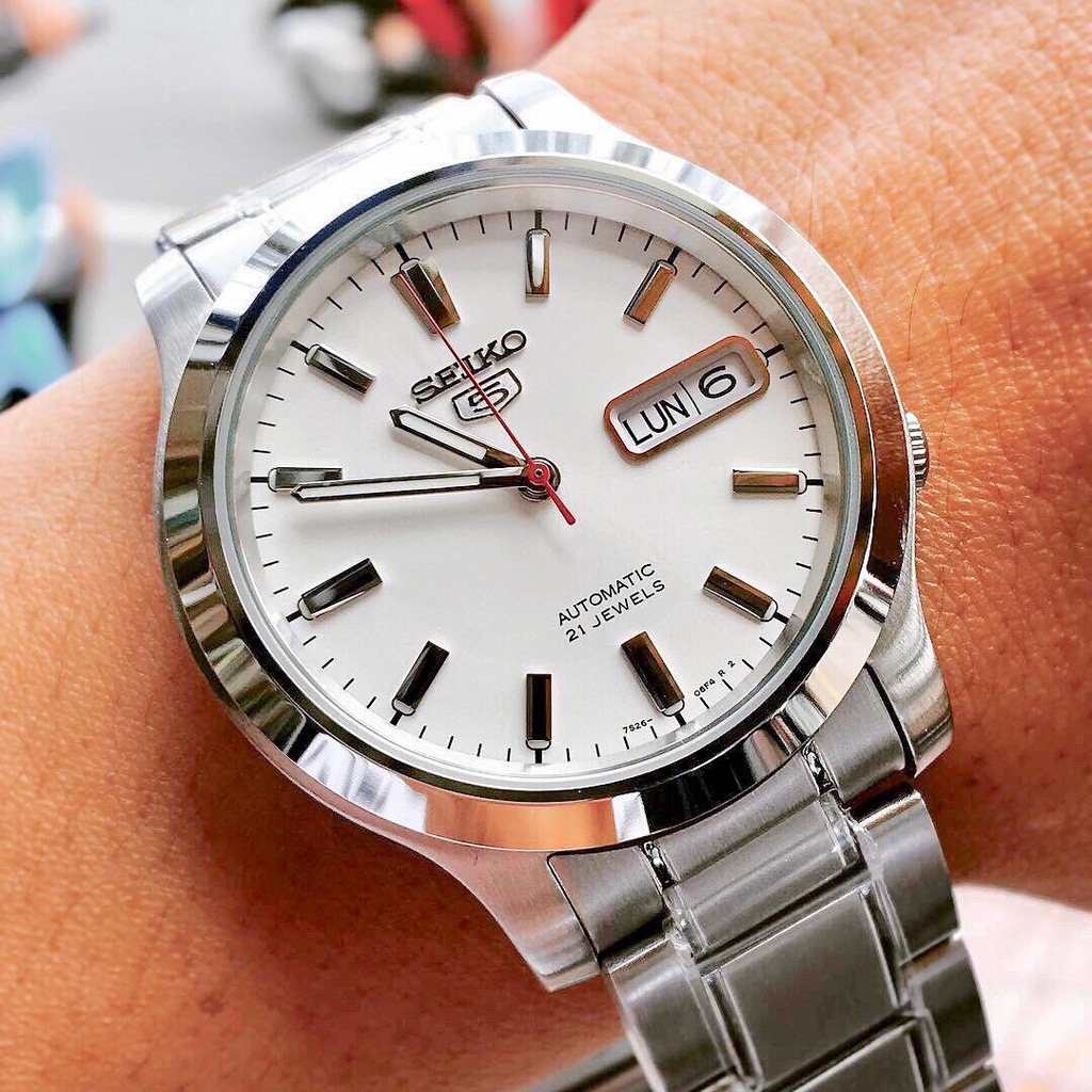 Seiko 5 Automatic รุ่น SNK789K1 นาฬิกาข้อมือผู้ชาย สีเงิน สายแสตนเลส - มั่นใจของแท้ 100% ประกัน 1 ปีเต็ม