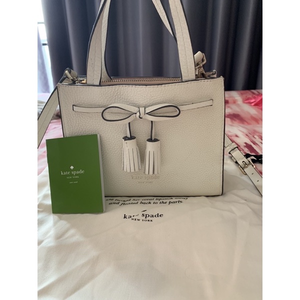 กระเป๋าสะพายสีขาว kate space