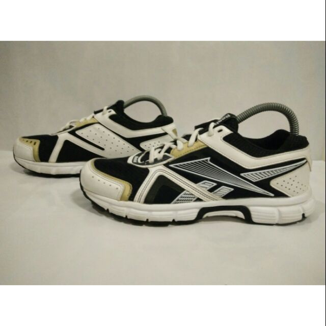 รองเท้ามือสองของแท้💯% Reebok