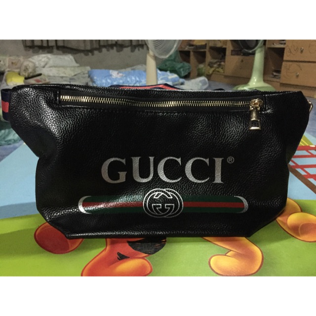 กระเป๋าหนังคาดอก Gucci