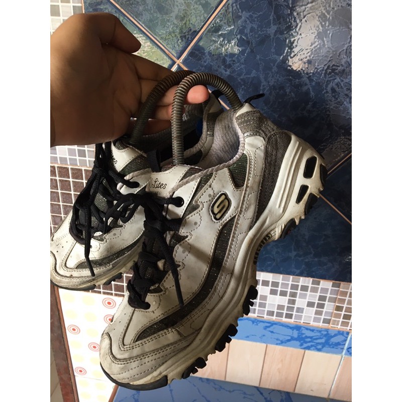 รองเท้า skechers มือสอง