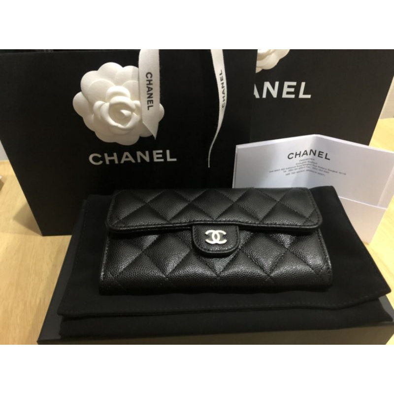 SOLD OUT - NEW Chanel Classic  Medium Wallet หนังคาเวียร์   Holo 31  ปี 2021