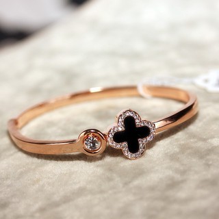 🌟(พร้อมส่ง) กำไลข้อมือลายดอกไม้ 4 แฉกหัวเพชร จี้ ดำ/ขาว 🌟