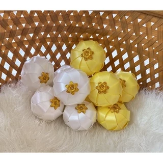 เหรียญโปรยทาน หลายแบบ ( ตัวเปล่าไม่ได้ใส่เหรียญ ) ราคาต่อ 50 ชิ้น