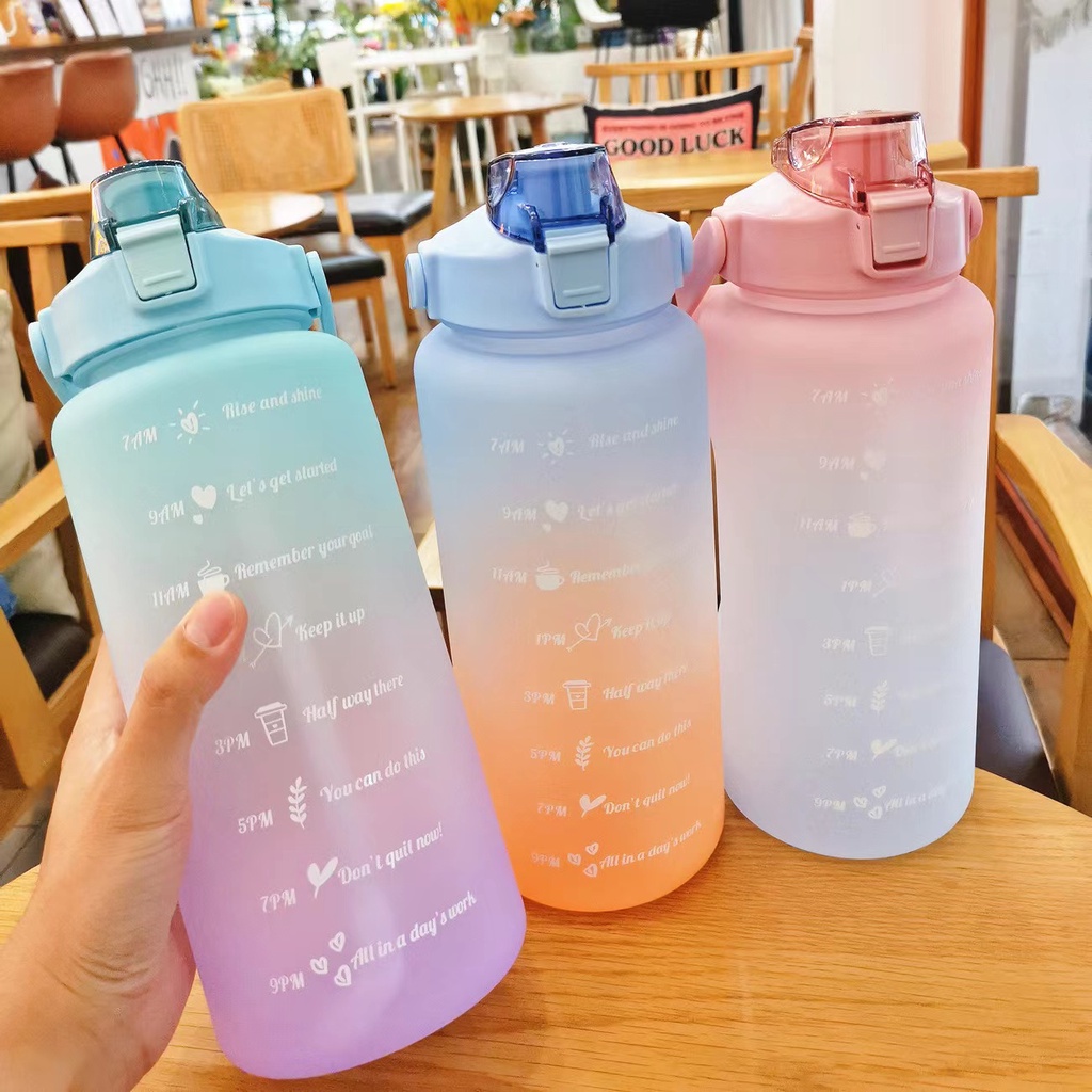 [ลูกค้าใหม่1บาท]ขวดน้ำ 2 ลิตร ขวดพลาสติก ขวดน้ำดื่ม สไตล์สปอร์ต กระบอกน้ำดื่ม พลาสติกหนา แถมฟรี สติกเกอร์สุดน่ารัก