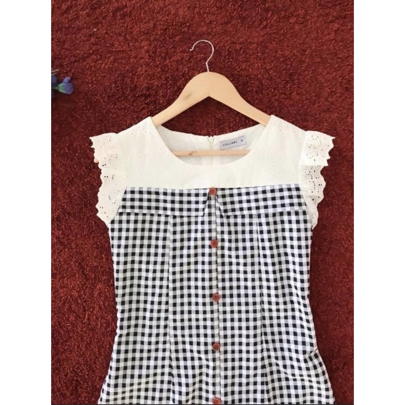 ชุดให้นมBreastfeeding by Lullaby เดรสลายสก๊อตดำ/ขาวปกลูกไม้สีขาว ผ้าดี แบบสวย ไซร์ s อก 34-30-39 สภา