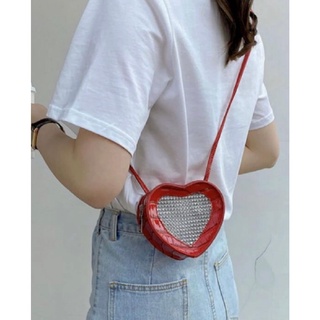 Red heart mini bag กระเป๋าหัวใจไซส์น่ารัก ชิคมาก เก๋มาก สะพายแล้วน่ารักมากๆเลยค่ะ