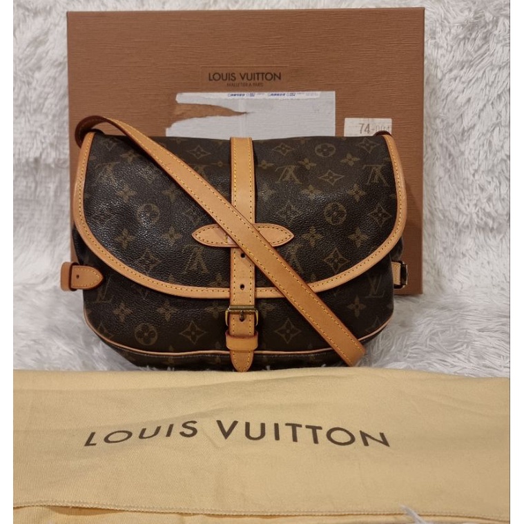 lv saumur 30 แท้มือสอง