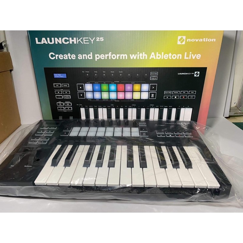 Novation Launchkey 25 Mk3 (2020) คีย์บอร์ดทำเพลง Full-Sized Key Midi Keyboard
