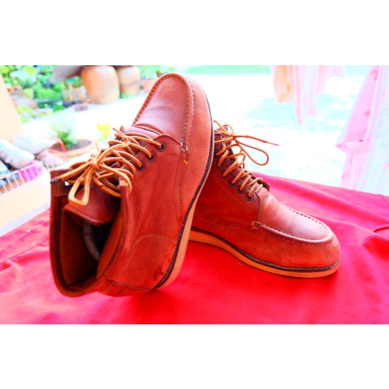 รองเท้ากอล์ฟเหมือนแนว redwing