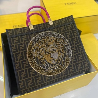 กระเป๋าแบรนด์เนม FENDI X Versace “ FenDace “ collection         กรี๊ดหนักมากสำหรับคอลนี้