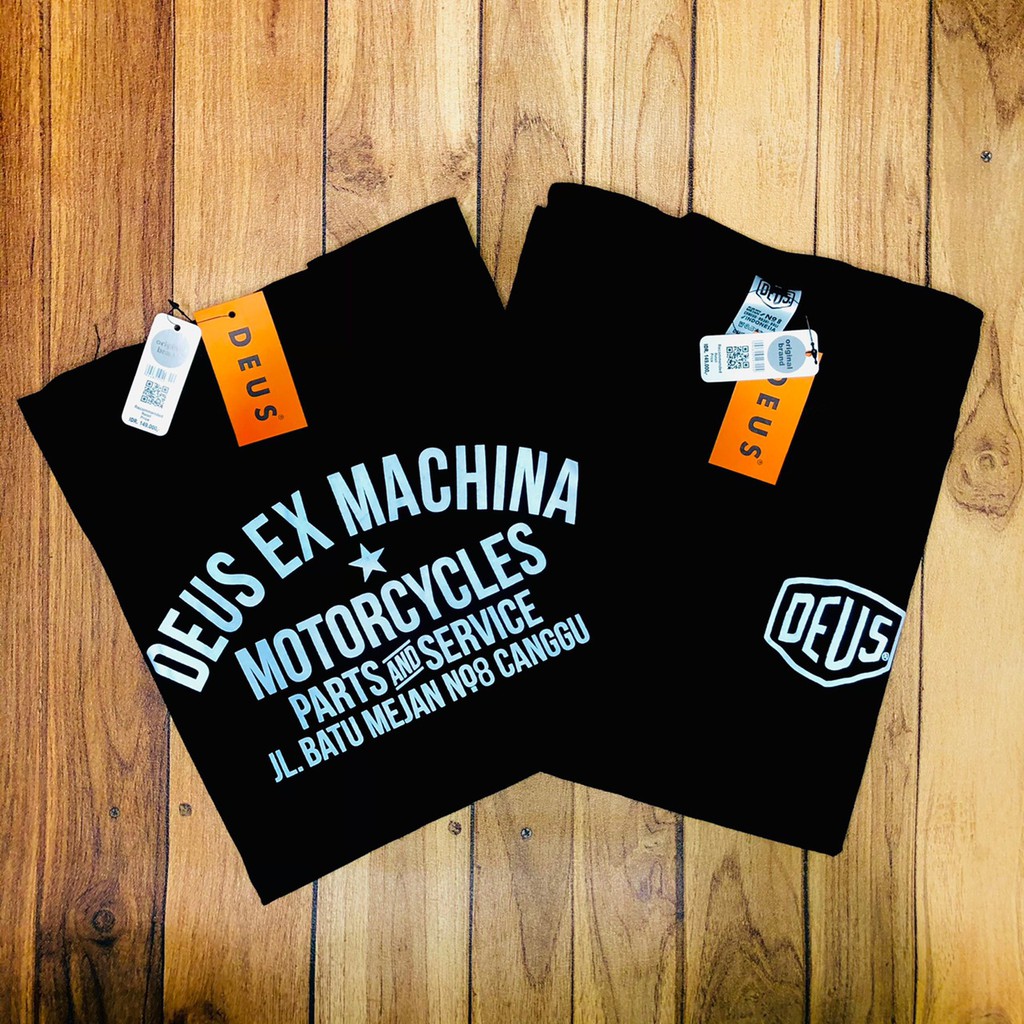 เสื้อยืดลายกราฟฟิก Deus Ex Machina