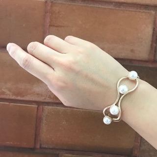 Mona Bangle with Pearls