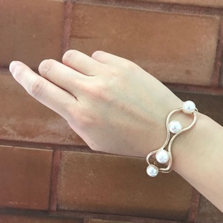 Mona Bangle with Pearls