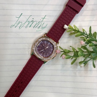 นาฬิกาข้อมือหญิงทรงเหลี่ยม สายยางซิลิโคนอย่างดี  นาฬิกาแฟชั่น Quartz analog ทรงปาเต๊ะ