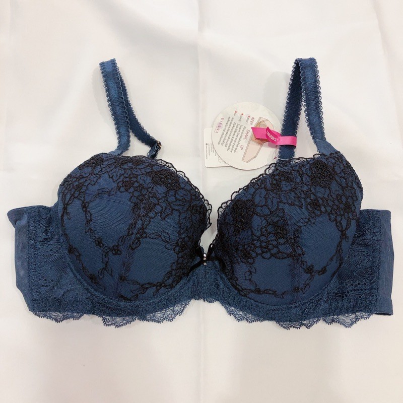 Wienna เสื้อชั้นในเวียนนา มือ 1 ห้อยป้าย สีกรมแต่งลูกไม้สีดำ สวยแพงมาก ไซส์ C80/36