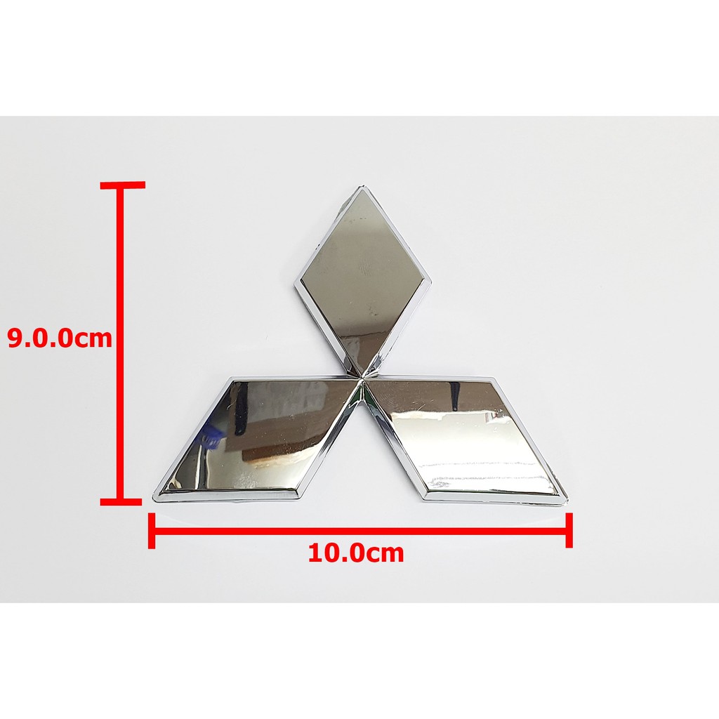 ป้ายโลโก้ทรงโค้ง MITSUBISHI  พลาสติกสีโครเมี่ยม ขนาด10.0X9.0 cm ติดตั้งด้วยเทปกาวสองหน้าด้านหลัง