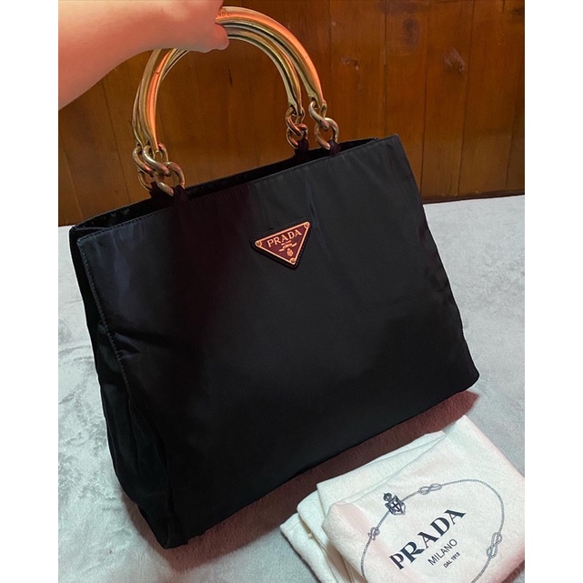 prada Nylon Logo Metal Handle Bag ของแท้ วินเทจ กระเป๋ามือสอง แบรนด์เนม ปราด้า พราด้า