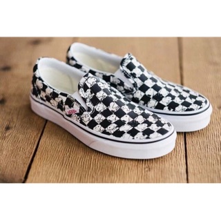 รองเท้าผ้าใบ Vans slip on snoopy