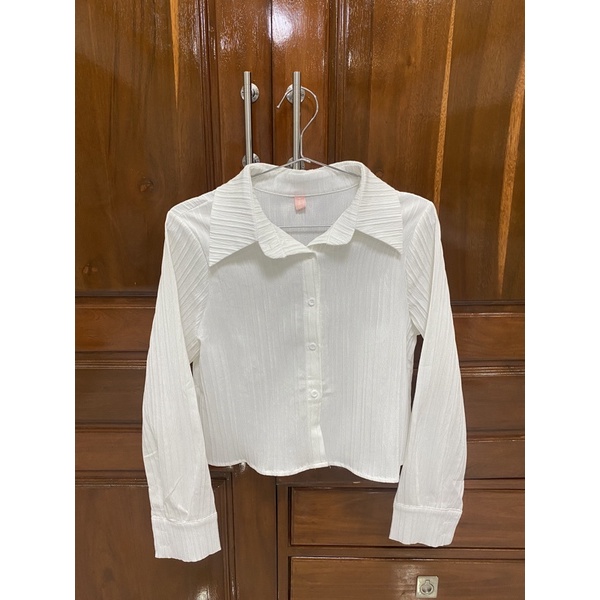 เสื้อเชิ้ตสีขาว ป้าย Pink Salmon