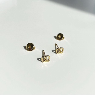 YVIS gold tiny pretzel stud