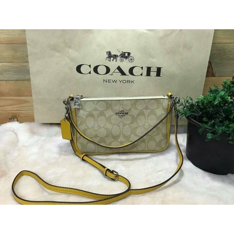 กระเป๋าcoach ทรง pouch พร้อมส่งค่ะ