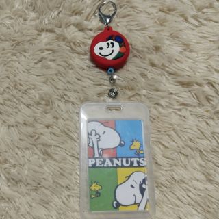 พวงกุญแจที่ใส่บัตร Snoopy แบบมีyoyo