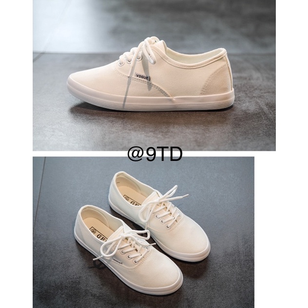 รองเท้าผ้าใบสีขาวใส่สบายเดินได้ทั้งวัน