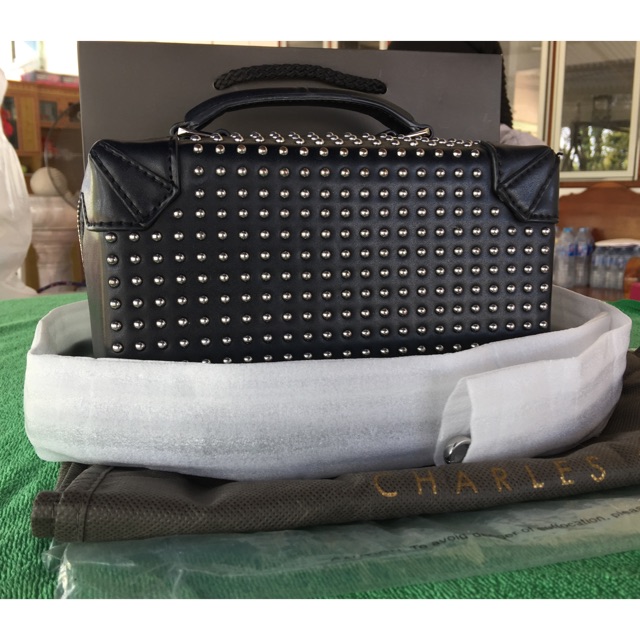 กระเป๋าแบรนด์เนมมือสอง ของแท้ หิ้วเองจากช็อปสิงคโปร์ ใช้เป็นกระเป๋าถือแบบเก๋ไปหรือ  ใช้สายยาวสะพายข้างได้ด้วย | Shopee Thailand