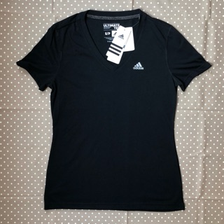 ADIDAS เสื้อยืดt-shirt คอวี Size S ของเเท้จากอเมริกา