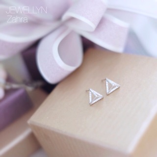 JEWELLYN Zahra Earrings ต่างหูสามเหลี่ยม