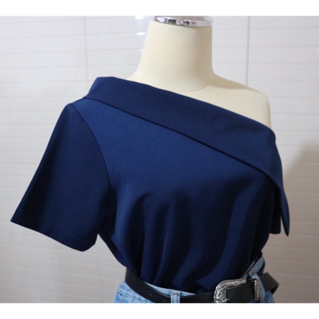 เสื้อปาดไหล่มีแขนทั้ง2ข้าง สีขาว,สีเนื้อ