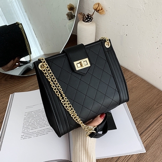 Luxury Fashion Women Bags Simple Linger Ms. Sling Shouder Bag 2020 Popular New Trendy Fashion Chain One-shoulder Bag Casual Stiletto Bag.